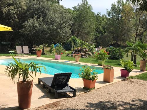 la campagne de Mari : Chalets proche de Peyrolles-en-Provence