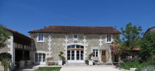 La Grange de Lucie -chambres d'hôtes en Périgord-Dordogne : B&B / Chambres d'hotes proche de Salles-Lavalette