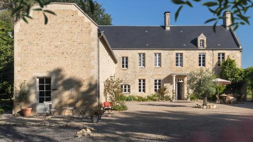 Gîte de charme La Cour Souveraine (Calvados) : Maisons d'hotes proche de Mosles