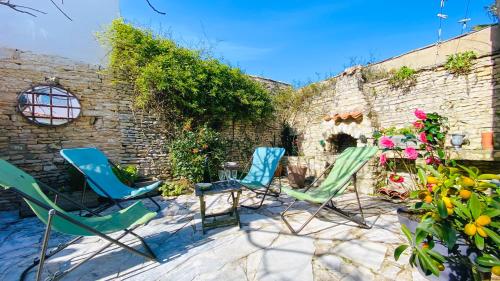 Maison de village familiale avec sa cour lumineuse : Villas proche de La Couarde-sur-Mer