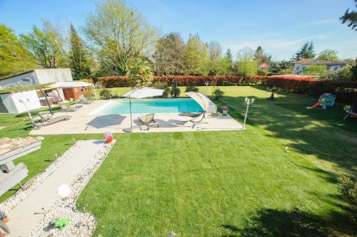 Villa de vacances moderne à côté de Bergerac : Villas proche de Prigonrieux