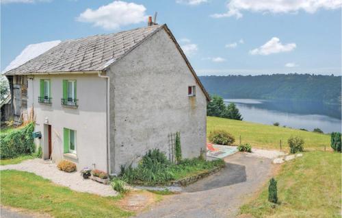 2 Bedroom Cozy Home In Beaulieu : Maisons de vacances proche de Labessette