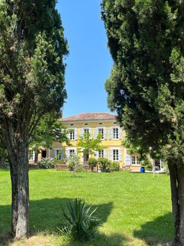 Villa Toscane - Atelier d'Artistes et B&B à 20 mn de Toulouse : B&B / Chambres d'hotes proche de Saint-Sulpice