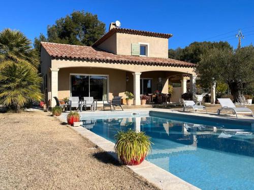 Villa et piscine au jardin typique méditerranéen : Villas proche de Carros