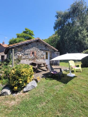 La maisonnette : B&B / Chambres d'hotes proche de Le Breuil-Bernard