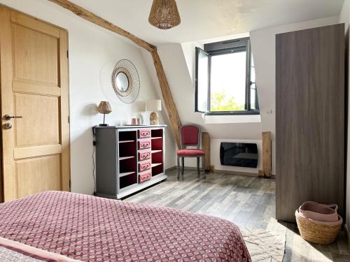 Room in Guest room - bed and breakfast in the countryside near Beauvais airport : Maisons d'hotes proche d'Espaubourg