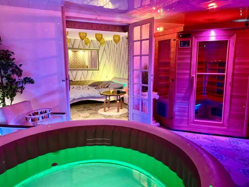 Espace détente jacuzzi sauna : Love hotels proche de Noisy-le-Grand