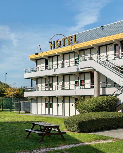 Premiere Classe Bethune Fouquières Lès Béthunes : Hotels proche de Drouvin-le-Marais