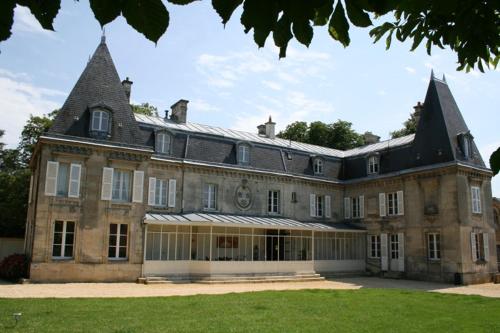 Château de Roberville : B&B / Chambres d'hotes proche de Bailly