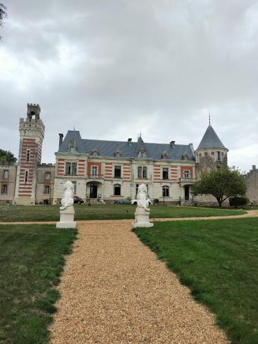 Château le haut villaumay : Maisons d'hotes proche de Château-Renault