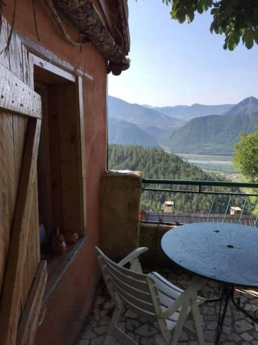 Maisonnette avec terrasse et vue imprenable : Maisons de vacances proche de Saint-Étienne-le-Laus