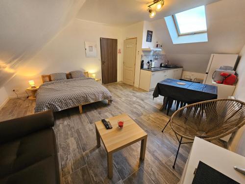 Studio du Cèdre : Appartements proche de Le Ployron