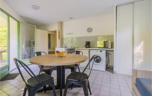 Awesome Apartment In Le Fuilet With 2 Bedrooms, Wifi And Outdoor Swimming Pool : Appartements proche de La Boissière-sur-Èvre