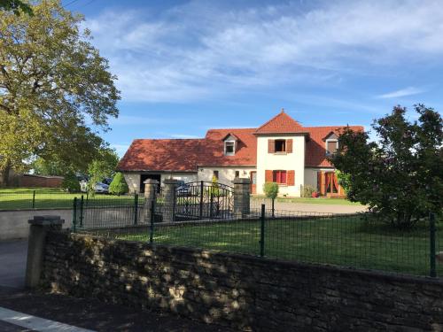 La Tour Carrée : B&B / Chambres d'hotes proche de Falletans