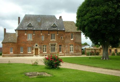 Manoir du Petit Logis : Maisons de vacances proche de Bernouville