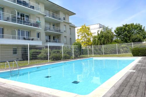 Le Rooftop - Terrasse - Parking - Piscine : Appartements proche de Carpiquet