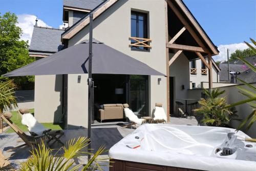 Charmante Maison 400m du Golfe - Jacuzzi : Villas proche d'Arradon