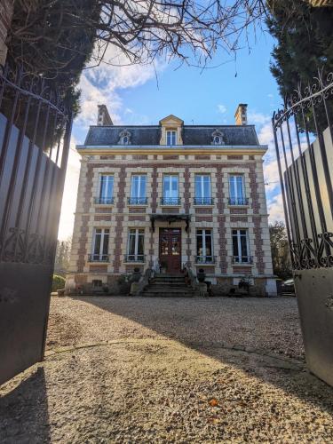 Le Domaine des Prés du Hom : B&B / Chambres d'hotes proche de Noyers