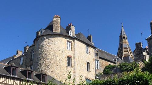 La maison sur les remparts : B&B / Chambres d'hotes proche de Domfront