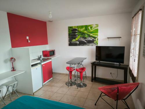 Studio Sylvain : Appartements proche de Val-de-Meuse