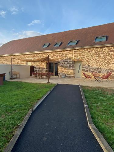 MAISON LA PABLELA Piscine Jacuzzi : Maisons de vacances proche de Saint-Pantaléon-de-Larche