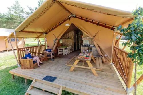 Tente 4 étoiles - Parc aquatique - eecgdg : Maisons de vacances proche de Caubiac