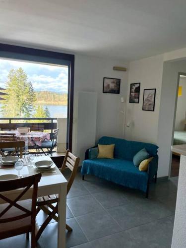 Beau Duplex, au bord du lac Saint-Point : Appartements proche de Labergement-Sainte-Marie