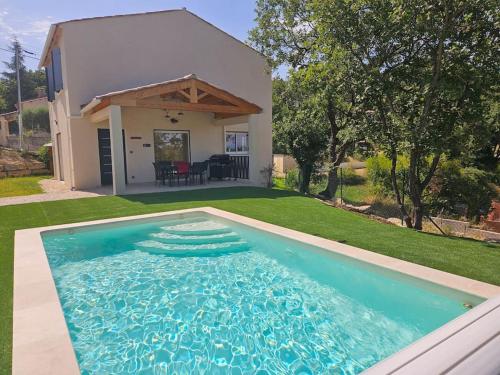 Maison en Provence avec piscine : Maisons de vacances proche de Sainte-Tulle