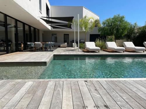 Villa de luxe piscine jacuzzi : Villas proche de Pérols