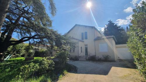 Villa Beausoleil : jardin clos, pétanque, parking : Maisons de vacances proche de Le Teil