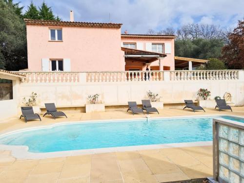 Bas de villa avec Piscine et Terrasse au calme : Maisons de vacances proche de Contes