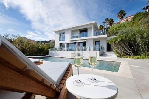 Sunnydaze, 4 bed V/F pool villa : Villas proche de Villefranche-sur-Mer
