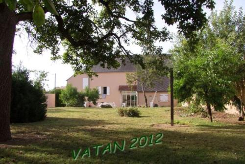 Grande Maison - Bourg de Vatan : Maisons de vacances proche de La Chapelle-Saint-Laurian