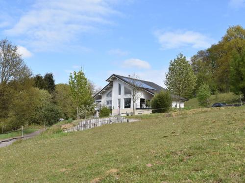 Holiday home with beautiful view on the village : Maisons de vacances proche de Creutzwald