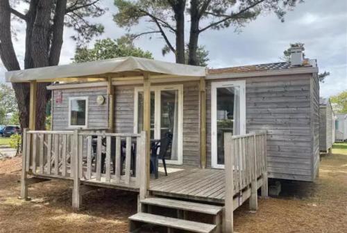 Mobilhome 3 étoiles - Piscine - eebeca : Maisons de vacances proche de Conquereuil