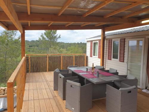 MOBIL HOME 40M2 ECRIN DE VERDURE : Campings proche de Rocbaron