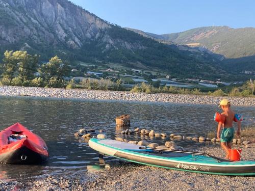 mobilhome entre montagne et lac près de Gap au calme : Campings proche de Saint-Étienne-le-Laus