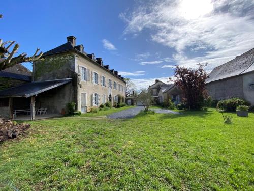 La grande maison de Tonio : Maisons de vacances proche de Louey