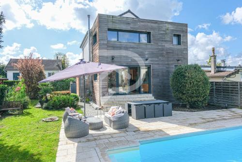 La Maison des Rêves - Avec parking et Piscine : Maisons d'hotes proche de Soisy-sous-Montmorency