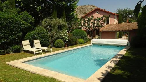 Villa de 3 chambres avec piscine privee jardin clos et wifi a Cavaillon : Villas proche de Cavaillon