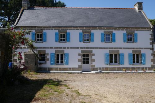 711- Spacieuse ferme bretonne : Maisons de vacances proche de Beuzec-Cap-Sizun