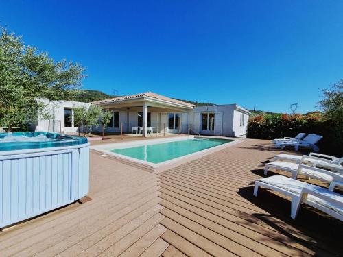 Le Ranch : Villas proche d'Oupia