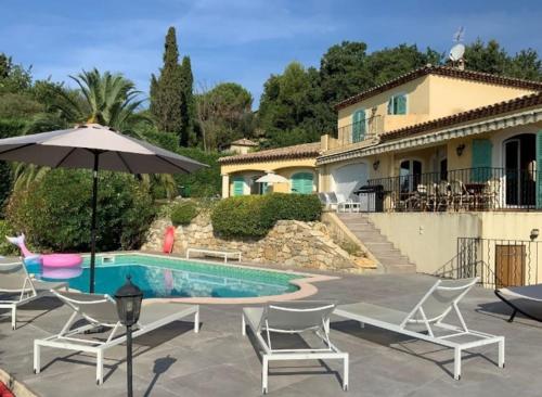 Villa lumineuse et spacieuse, au calme, grande piscine, grand jardin avec oliviers : Villas proche d'Opio