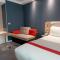 Hotels Holiday Inn Express Paris - Velizy, an IHG Hotel : photos des chambres