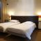 Hotels Le Relais Des Dix Crus - Logis Hotel B&B : photos des chambres