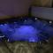 Maisons de vacances Sylina Spa avec Jacuzzi Prive : photos des chambres