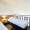 Hotels B&B HOTEL Evry Lisses 2 : photos des chambres