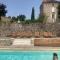 Maisons de vacances Chateau Barayre - beautiful 12th century castle with pool and large garden : photos des chambres