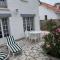 Maisons de vacances House with beautiful garden close to the sea : photos des chambres