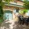 Maisons de vacances Garden View Holiday Home in D gagnac with Jacuzzi : photos des chambres